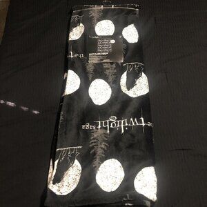 The Twilight Saga Soft Plush Throw, 50in W x 70in L (127 cm x178 cm), Black